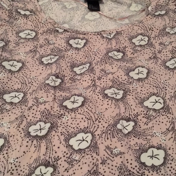 H&M pink floral tee 🌸 - Picture 3 of 3